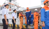 Cứu 39 thuyền viên, cùng tàu cá Quảng Ngãi gặp nạn trên biển