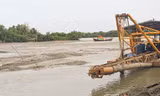 Sông bị bùn thải bủa vây: Bình Định yêu cầu khẩn trương nạo vét