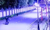 Mất 8 triệu vì 'bốc đầu' xe máy ở khu vực cơ quan công an 