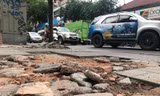 Nhiều vỉa hè ở TPHCM như 'tấm áo rách'
