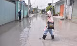 Người dân than trời vì con đường ngập nửa năm nước chưa rút ở TPHCM