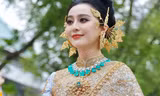 Phạm Băng Băng được ví như nữ thần ở lễ hội té nước