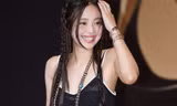 Jennie (BlackPink) diện váy quá ngắn