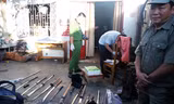 Khám xét nhà của Hiển, cơ quan chức năng phát hiện "kho" đao, kiếm