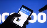 Chị Trang đã chụp ảnh thẻ ATM này rồi gửi cho TK facebook Duyen Vu
