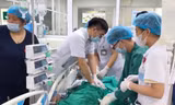 Người đàn ông nguy kịch, cả người 'tím đen' sau khi ăn tiết canh, lòng lợn