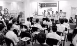 Không khí sôi nổi, hào hứng trong chương trình tham quan nhà máy Vina Acecook.