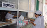 Tổ chuyên gia của trung tâm mua sắm công Sở Y tế TPHCM phải chịu trách nhiệm để lọt một số loại thuốc trên vào đấu thầu. Ảnh: L.N