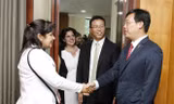 Bí thư thứ Nhất Trung ương Đoàn Lê Quốc Phong đón tiếp, hội đàm với Bí thư thứ Nhất Trung ương Đoàn Thanh niên Cộng sản Cuba Susely Morfa González. (Ảnh: Văn Điệp/TTXVN) 