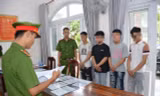 8 quái xế mang theo hung khí, rượt đuổi nhau giữa phố