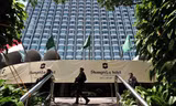 Cảnh sát canh gác bên ngoài Khách sạn Shangri-La. (Nguồn: Xinhua).