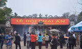 Theo ghi nhận của PV, sáng ngày 4/3, các công tác chuẩn bị cho Lễ hội Khai ấn Đền Trần đang được gấp rút hoàn thành.
