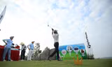 Các golfer trải nghiệm tại hố 19 và đóng góp xây dựng Quỹ Hỗ trợ Tài năng trẻ Việt Nam. 
