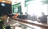 Công an lấy lời khai nhóm đối tượng giả công ty tài chính lừa đảo qua mạng chiếm đoạt hàng tỷ đồng.