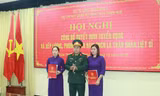 Công bố, trao quyết định tuyển dụng quân nhân chuyên nghiệp cho vợ của hai liệt sĩ hy sinh khi làm nhiệm vụ cứu hộ, cứu nạn tại Rào Trăng 3, Thừa Thiên-Huế.