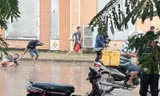 Một nhóm người Việt được giải cứu ở Campuchia. (Ảnh: Khmer Times)