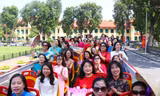 700 hành khách mặc áo dài, đi xe buýt khám phá di sản Hà Nội