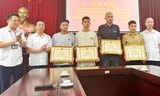 Những người hùng giữa đời thường 