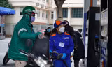 Giá xăng dầu liên tục tăng mạnh: Chuyên gia tài chính tiền tệ lên tiếng