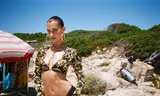 Hậu trường chụp ảnh quảng cáo siêu nóng bỏng của 'chân dài' đắt giá Bella Hadid 