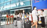 Khách dồn về Đà Nẵng, sân bay, ga tàu ken cứng