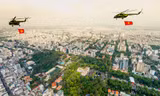 Cờ Tổ quốc tung bay trên nóc Dinh Độc Lập