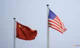 Quốc kỳ Mỹ và Trung Quốc. (Ảnh: Reuters)