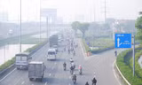TPHCM sương mù bao phủ, bụi mịn vượt chuẩn