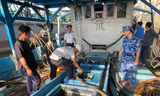 Cảnh sát biển phối hợp bắt tàu vận chuyển 50.000 lít dầu DO trái phép 