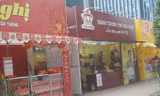 Quầy bánh trung thu chiếm vỉa hè