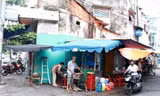 Khu tập thể trên đường Hải Phòng (Đà Nẵng) đang bị xuống cấp nặng. Ảnh: Tuổi trẻ.