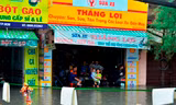 Đường Nguyễn Văn Quá (TPHCM) ngập nặng sau cơn mưa dù mới hoàn thành công trình chống ngập.