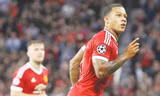 Memphis Depay ăn mừng bàn thắng vào lưới Bruges ở trận lượt đi vòng play-off Champions League rạng sáng 19/8. Ảnh: Mailonline