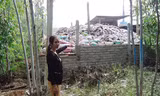 Rác tồn đọng nhiều gây mùi hôi, ô nhiễm. Ảnh: H. Văn