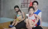 Vợ chồng anh Khiêm và hai con