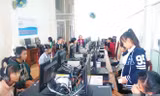 Người dân đến tìm hiểu thông tin trên internet tại một điểm truy nhập thuộc Dự án BMGF- VN