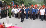 Ông Nguyễn Thanh Hoàng - Chủ tịch UBND huyện Kỳ Sơn (Nghệ An) đọc điếu văn tại lễ dâng hương tưởng niệm.
