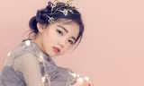 Lee Eun Chae (6 tuổi, đến từ Hàn Quốc) hiện là gương mặt thu hút sự chú ý trong cộng đồng mạng, sau khi hình ảnh của em thường xuyên được mẹ chia sẻ trên Instagram.