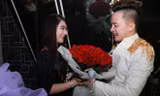 Cao Thái Sơn tặng 'fan cuồng' 99 bông hồng