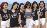 Các thí sinh Elite Model Look khoe dáng trên bãi biển cùng giám khảo Hà Anh.