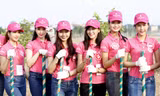 Các thí sinh tham gia trồng vườn cây hoa hậu tại khu du lịch Nắng Sông Hồng Hồng nằm trên bờ sông Hồng, gần cầu Chương Dương, thuộc Phường Bồ Đề, quận Long Biên, TP Hà Nội.
