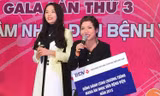 Hoa hậu Kỳ Duyên đồng hành cùng chương trình 'Mang âm nhạc đến bệnh viện' năm 2015.