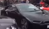 Xe siêu sang Bentley Continental GT va chạm với BMW i8 
