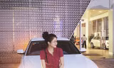 Những hot girl nổi tiếng tự sắm nhà, tậu xe khi còn rất trẻ