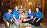 Áo xanh vào bếp soạn 'bữa cơm yêu thương'
