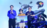 Dự đêm nhạc hội, thanh niên công nhân trúng thưởng xe máy