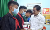 Bí thư thứ nhất T.Ư Đoàn thăm, tặng quà Đồn Biên phòng Xín Cái
