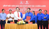 Lắp đèn năng lượng mặt trời, trồng cây ứng phó biến đổi khí hậu