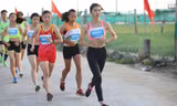 Rộn ràng bước chạy đánh thức bình minh trên đảo Lý Sơn