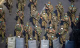 Binh sĩ Myanmar ở Yangon. Ảnh: Reuters